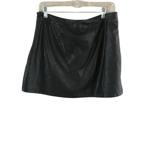 No boundaries size large Faux  leather skirt - Picture 10 of 10